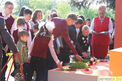 Празднование Дня Победы на Берестовитчине началось с проведения традиционной звездной эстафеты От памятника к памятнику3